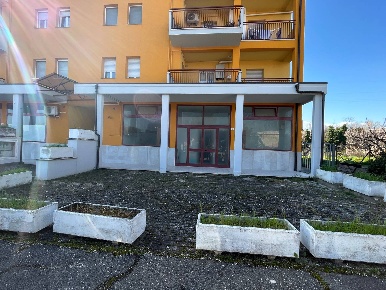 Foto Locale commerciale in PIAZZA ABRUZZO, San Salvo Salvo Marina di 137 m²