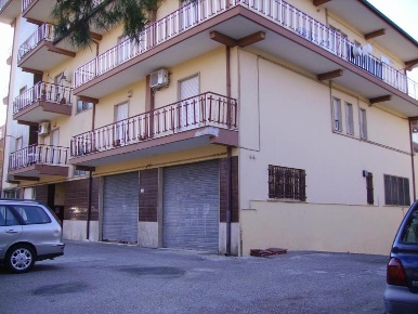 Foto Locale commerciale in Via B. Colleoni, San Benedetto del Tronto