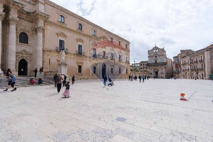 Foto Attività commerciale in Piazza Duomo, Siracusa Ortigia di 360 m²