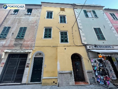 Foto Locale commerciale in Via Roma, Borghetto Santo Spirito di 140 m²