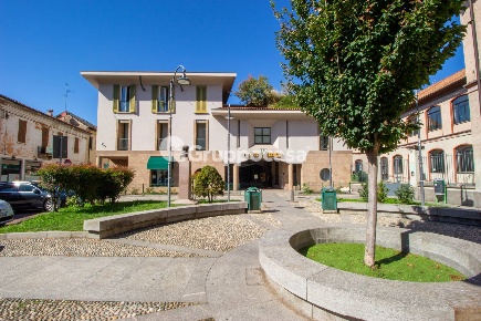 Foto Ufficio in Via IV Giugno, Magenta Centro di 137 m² con 7 locali