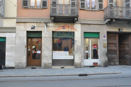 Foto Negozio in VIa Accademia Albertina, Torino Via della Rocca di 80 m²