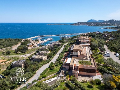 Foto Locale commerciale in Via oceano, Olbia Portisco di 370 m² in vendita