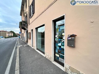 Foto Locale commerciale in Via Quarena, Gavardo Gavardo Sopraponte di 45 m²