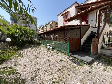 Foto Hotel in VIA PITTORE, San Giorgio a Cremano di 50 m² con 2 locali