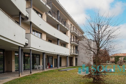 Foto Negozio in via Toti, Carugo Centro di 95 m² con 1 locali in affitto