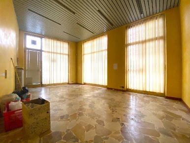 Foto Locale commerciale in Viale Divisione Cuneense, Dogliani di 40 m²