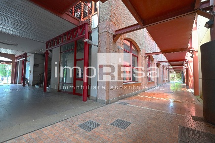 Foto Negozio in Viale Fonderia, Treviso Santa Maria del Rovere di 70 m²
