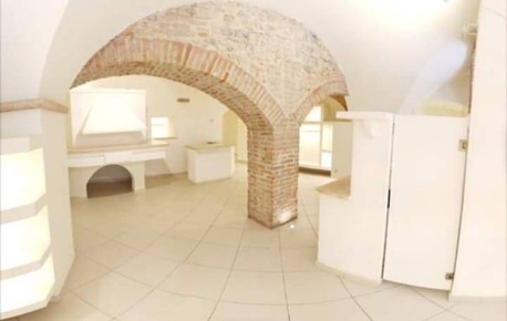 Foto Locale commerciale in Via Torlaro, Albenga di 88 m² con 3 locali