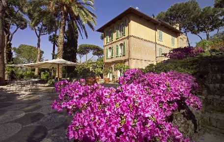 Foto Hotel in Via Anagnina, Grottaferrata Centro di 800 m² con 18 locali