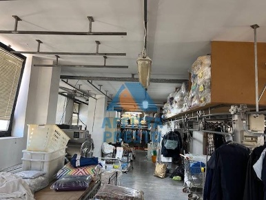 Foto Attività commerciale a Empoli di 400 m² con 2 locali in vendita