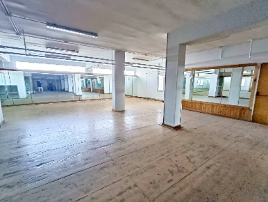 Foto Locale commerciale a Pomigliano d'Arco di 500 m² in affitto