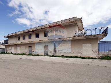 Foto Locale commerciale in Via del Carrubo, Conversano Centro di 620 m²