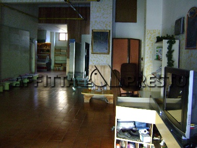 Foto Attività commerciale a Livorno di 200 m² con 4 locali in affitto