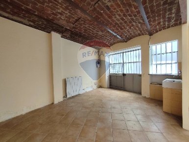 Foto Locale commerciale in Via Lombriasco, Torino Cenisia di 104 m²