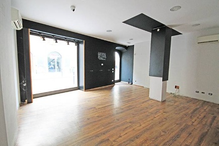 Foto Negozio in Via San Bernardino, Bergamo Stazione di 115 m² con 2 locali