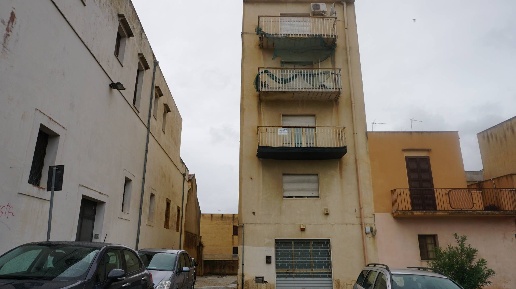 Foto Ufficio in via Bartolomeo Amari, Castelvetrano Centro di 125 m²