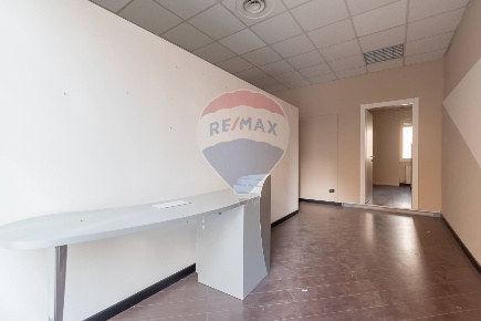 Foto Negozio in Via Bezzecca, Brescia Via Veneto - Borgo Trento di 150 m²