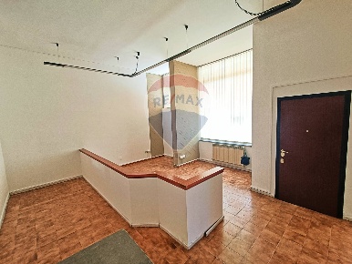 Foto Negozio in VIA DANTE ALIGHIERI, Terranuova Bracciolini Centro