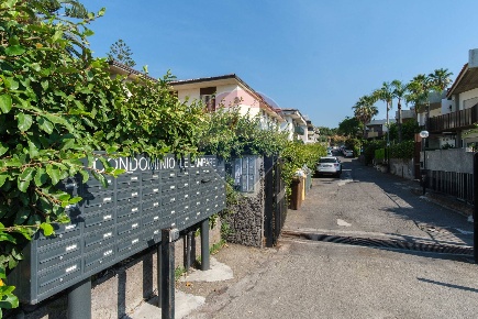 Foto Locale commerciale in Via Antonello Da Messina, Aci Castello Centro