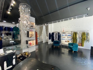 Foto Locale commerciale in Via Enrico Parisi, Palermo di 83 m² con 2 locali