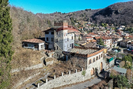 Foto Hotel a Barni Centro di 950 m² con 5 locali in vendita