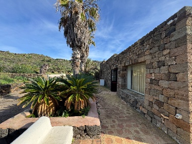 Foto Locale commerciale in Strada Perimetrale, Pantelleria di 374 m²