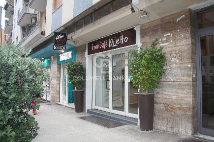 Foto Attività commerciale in Viale Unita' D'italia, Bari San Pasquale