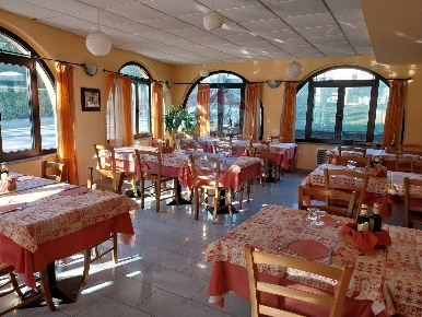 Foto Locale commerciale a Castelveccana Castello di 340 m² con 3 locali