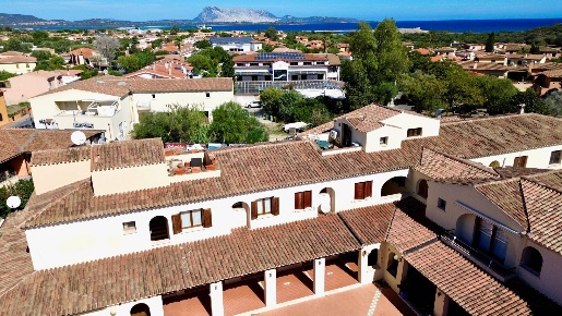 Foto Locale commerciale in via grazia deledda, San Teodoro Centro di 61 m²