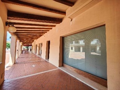 Foto Locale commerciale in via grazia deledda, San Teodoro Centro di 61 m²