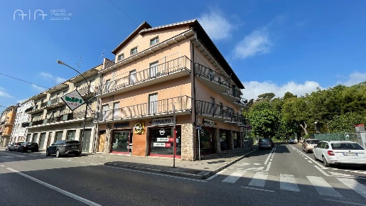 Foto Locale commerciale in Via Nazario Sauro angolo Via Rosselli, di 210 m²