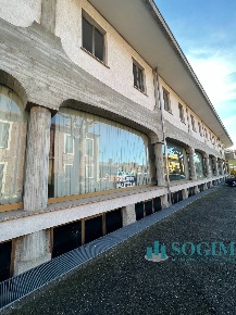 Foto Locale commerciale a Buscate di 1600 m² con 4 locali in vendita