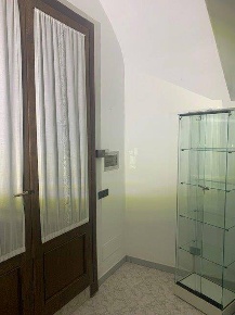 Foto Negozio in Via Giuseppe Merzario, Asso Centro di 60 m² con 3 locali