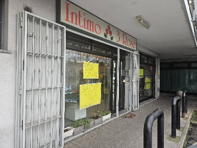 Foto Negozio in Via Raffello, Trezzano Rosa di 84 m² in affitto