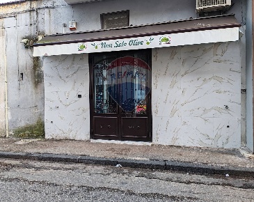 Foto Locale commerciale in Via Cardinale Filomarino, Napoli Secondigliano