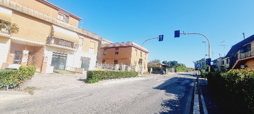 Foto Locale commerciale in Via del Tempio, Ardea Ardea Paese di 76 m²