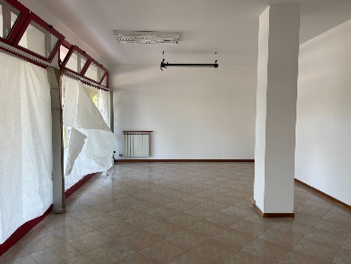 Foto Negozio in Via Dary, Roncade Biancade di 90 m² con 2 locali in affitto