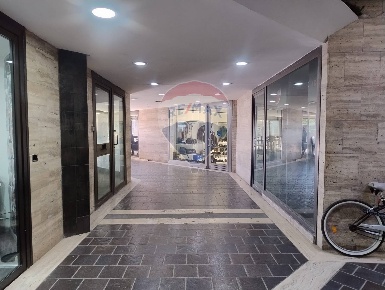Foto Negozio in Viale della Costituzione, Napoli Centro Direzionale