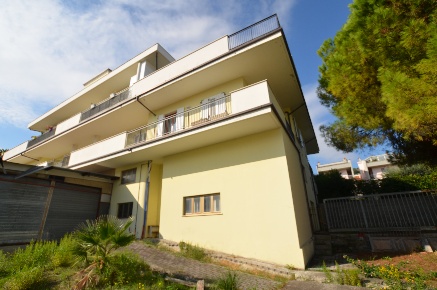 Foto Ufficio in Via Lauri, San Benedetto del Tronto Santa Lucia di 700 m²