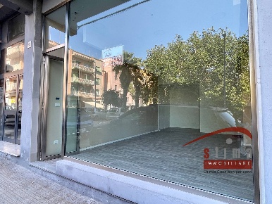 Foto Locale commerciale in via tevere, Siracusa Gelone - Cadorna di 40 m²