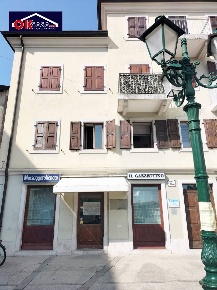 Foto Attività commerciale a Grado Centro di 60 m² con 2 locali in vendita