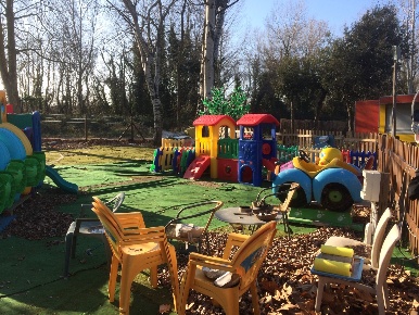 Foto Attività commerciale in Viale Del Tirreno, Pisa Tirrenia di 300 m²