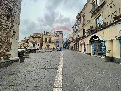 Foto Locale commerciale in corso umberto, Taormina Centro di 70 m²