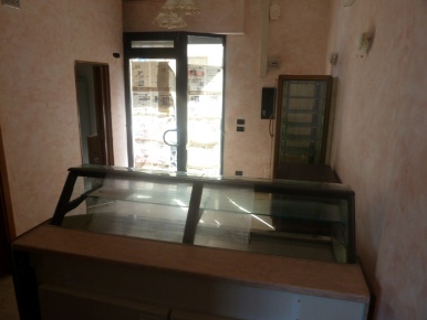 Foto Locale commerciale a San Benedetto del Tronto di 50 m² con 2 locali
