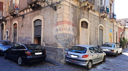 Foto Magazzino in Via Pistone, Catania Centro Storico di 100 m² in vendita