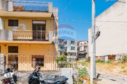 Foto Appartamento in Via Vincenzo Zacca', Catania di 90 m² con 4 locali