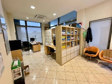 Foto Locale commerciale a Alessandria Cristo di 120 m² con 3 locali