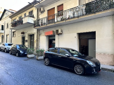 Foto Negozio in Via Vibo Valentia, Catanzaro Catanzaro Lido di 45 m²