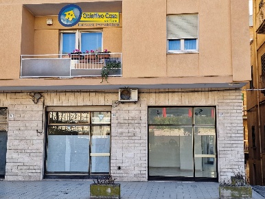 Foto Locale commerciale in Viale Crucioli 147, Teramo Centro di 22 m²